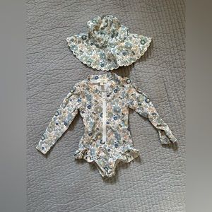 Oliver of London girls bathing suit w rash guard arms & matching hat. Size 1-2